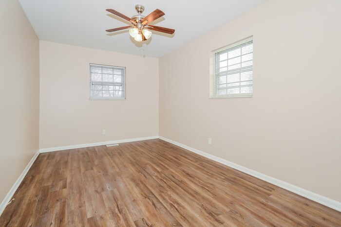 Building Photo - 10311 Baribeau Ln