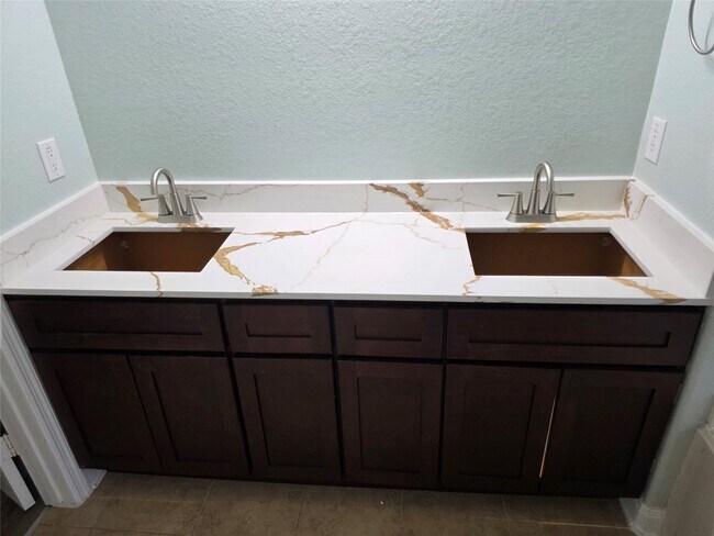 Building Photo - 3011 Crescent Oaks Park Ln