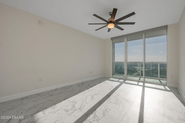 Building Photo - 231 Riverside Dr