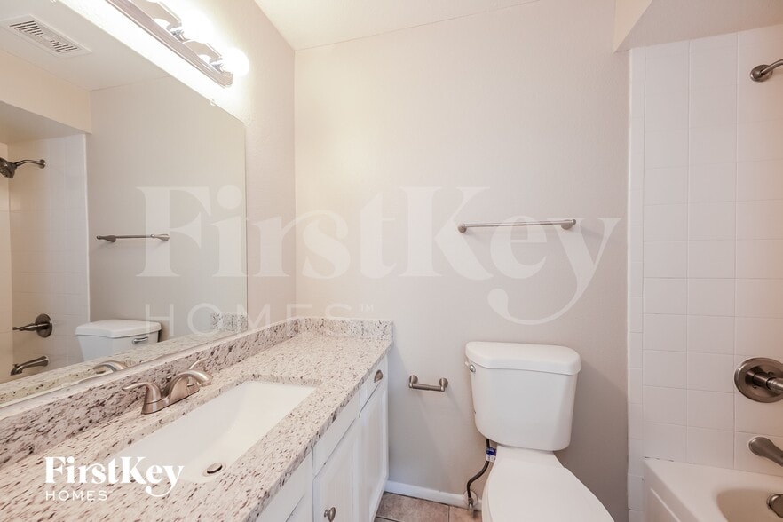 Building Photo - 9914 N 73rd Ave