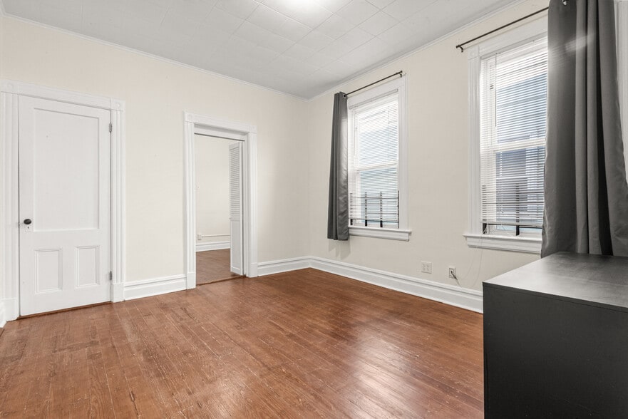 Building Photo - 711 6th St