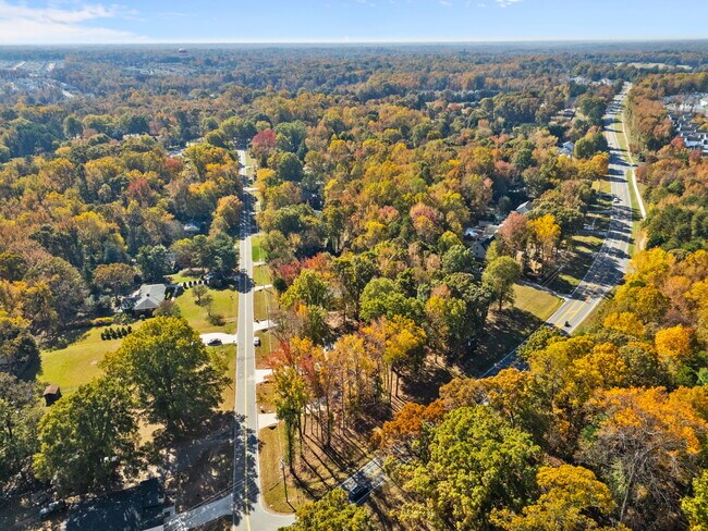 Building Photo - 8625 Cedarbrook Dr