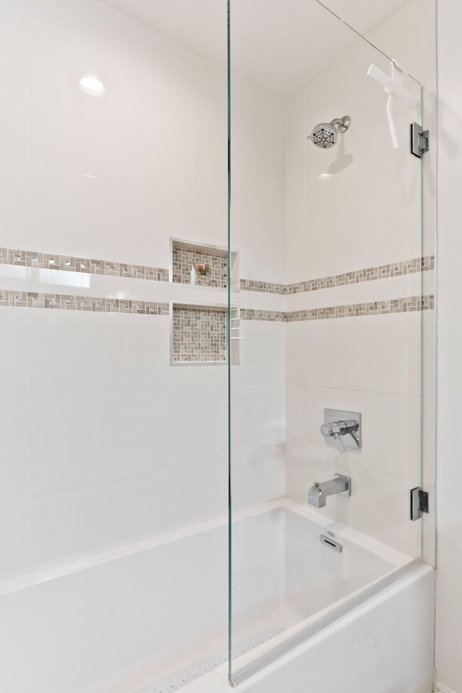 Building Photo - 11789 Montana Ave