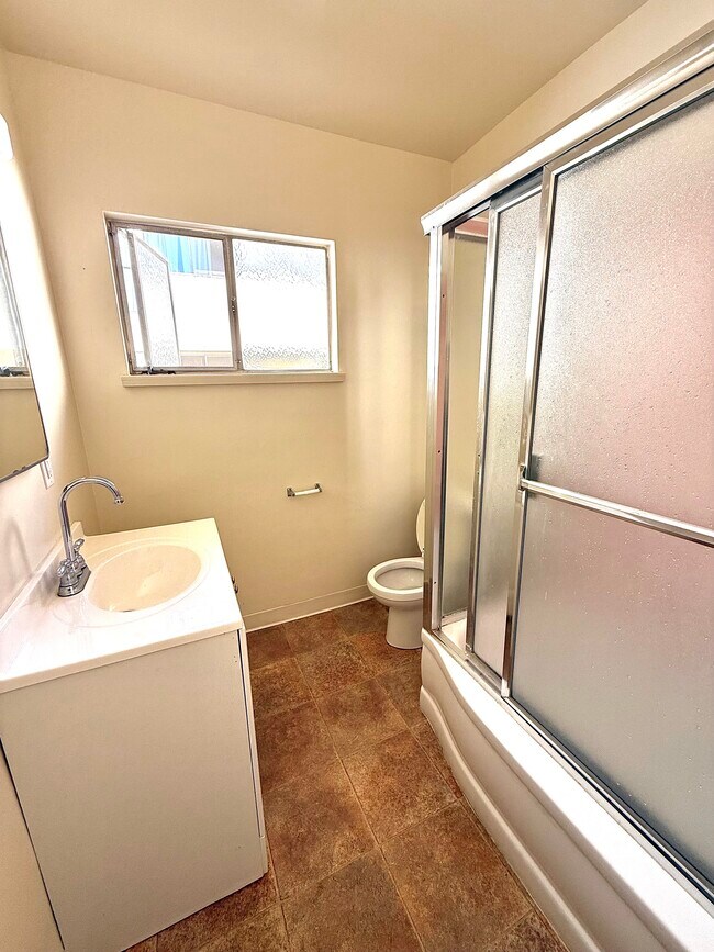 Building Photo - 326 S Gramercy Pl