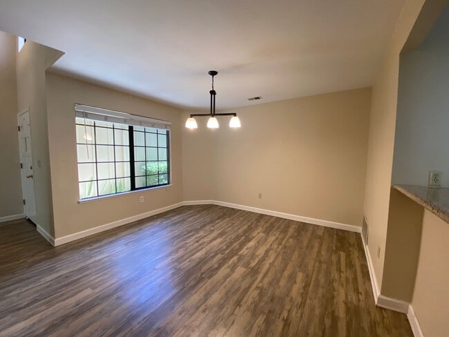 Building Photo - Danville Brookview Duet Townhouse 4 Br., 2...