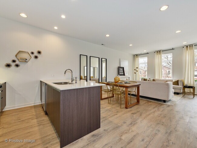 Primary Photo - 2116 N Natchez Ave