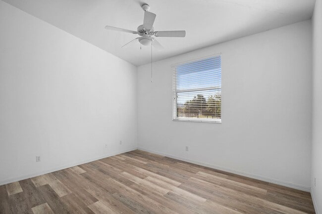 Building Photo - Beautiful 3-bedroom, 2-bathroom in Gated community located in Fort Myers