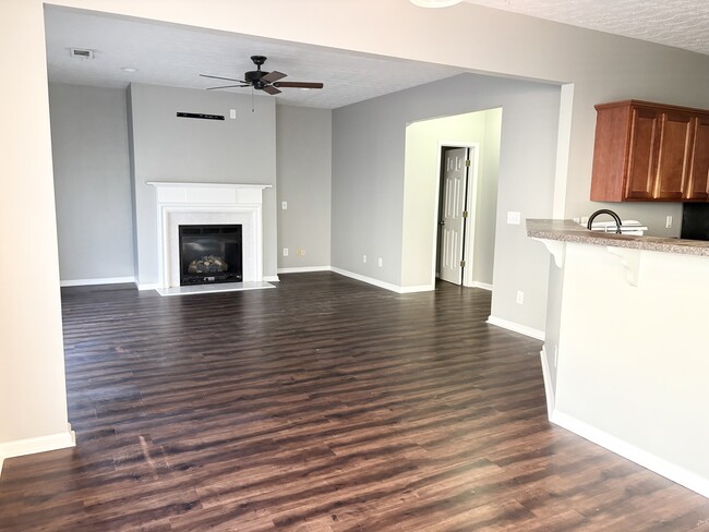 Building Photo - 406 Pepperbush Bend