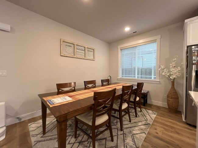 Building Photo - Open Concept 4BR Home with Island Seating, Loft & Spacious Living Room