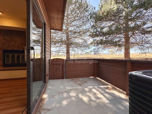 Building Photo - 715 Julian Cir