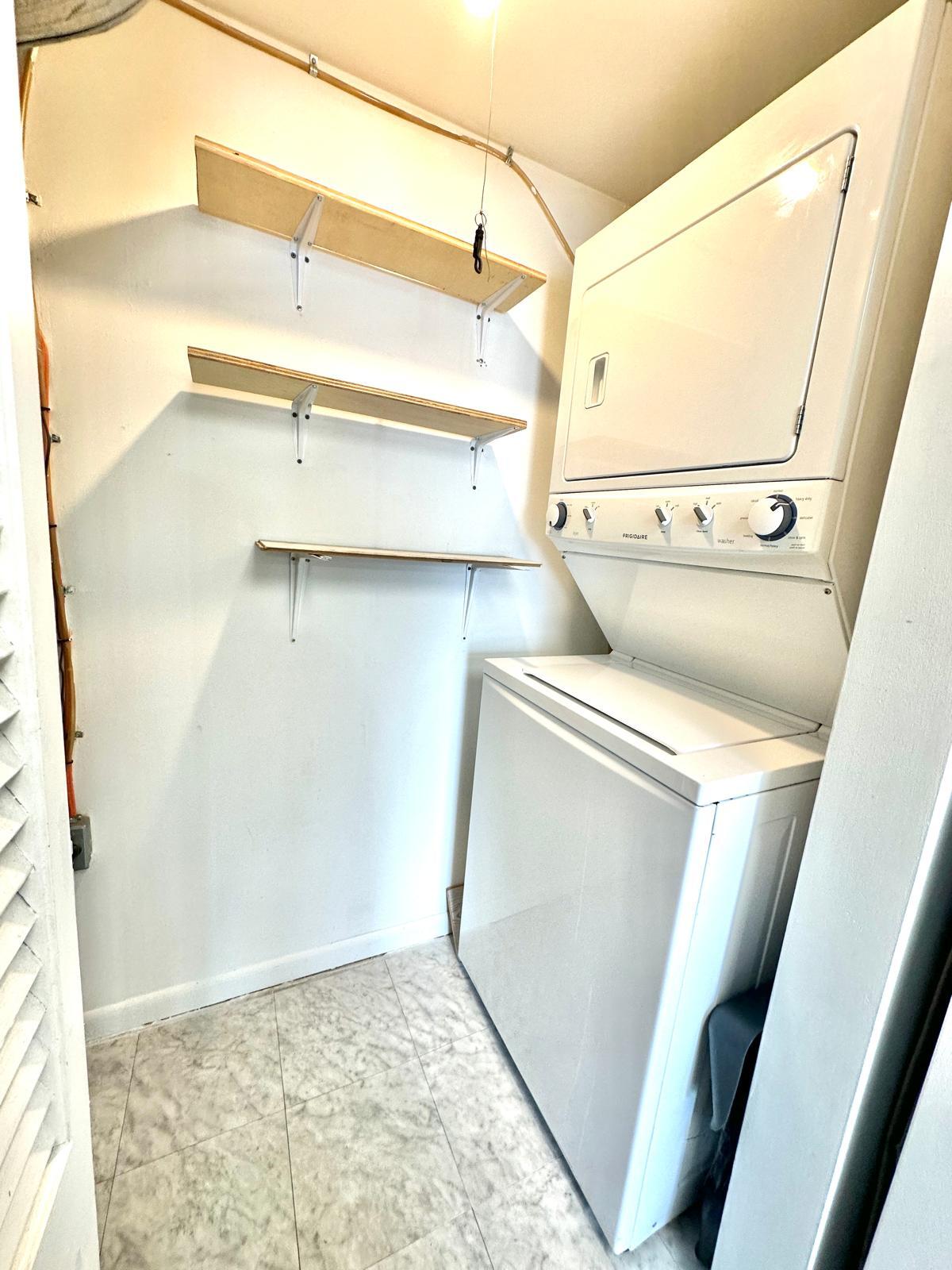 Washer Dryer - 4908 W Brigantine Ct