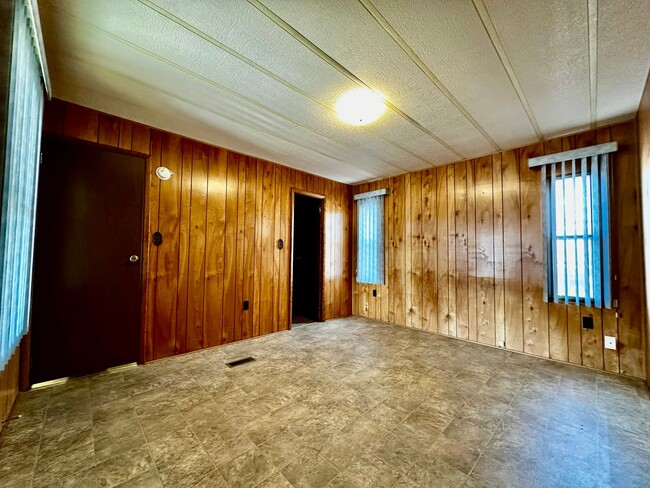 Building Photo - 2/2 Mobile Home