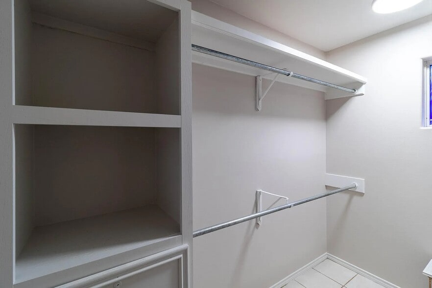 Building Photo - 7105 N 5th St