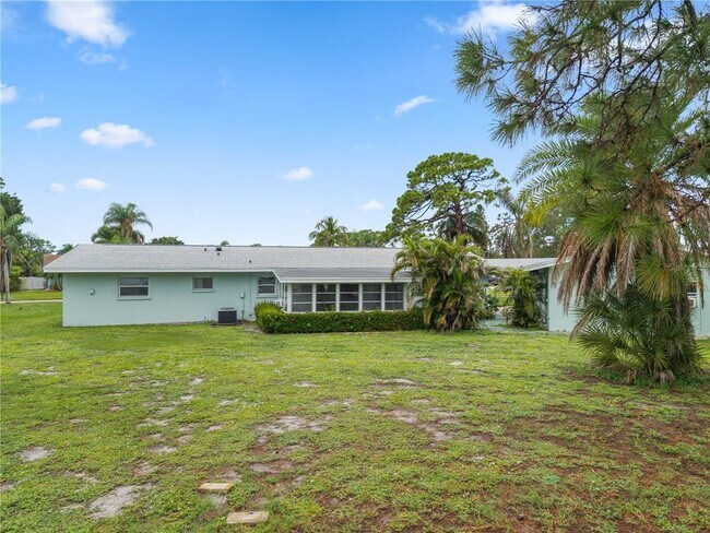 Building Photo - 1225 Casabella Dr