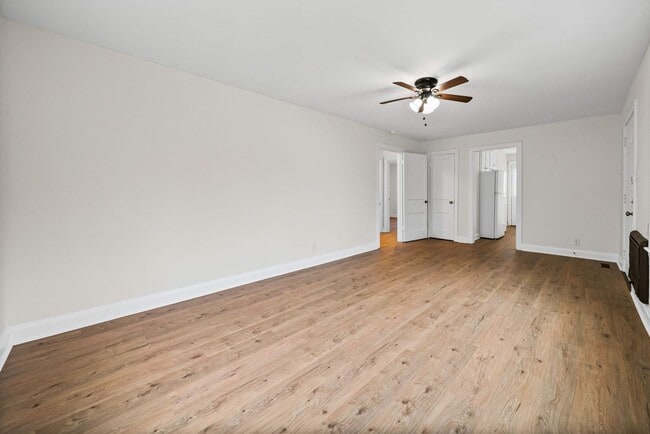 Building Photo - Renovated 2 bedroom home for rent Near Downtown Clarksville!