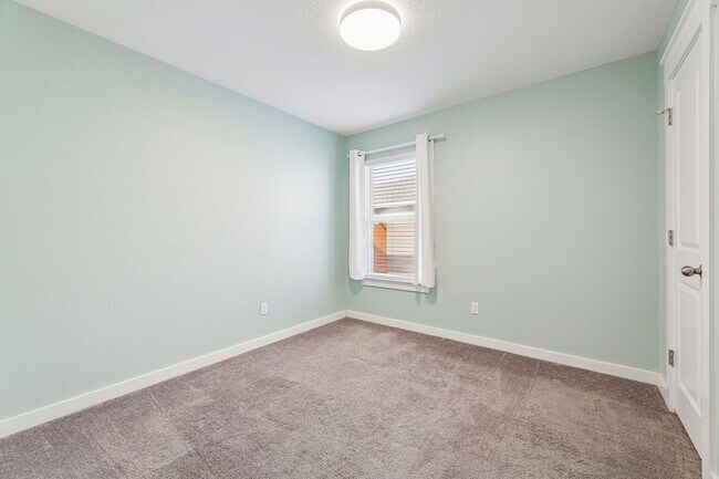 Building Photo - 128 Gidran Trail