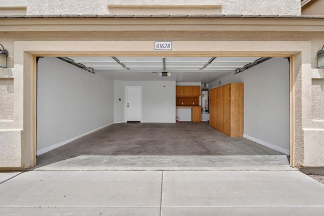 Building Photo - 41628 W Hillman Dr