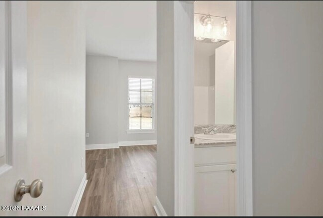 Building Photo - 139 Iberia St