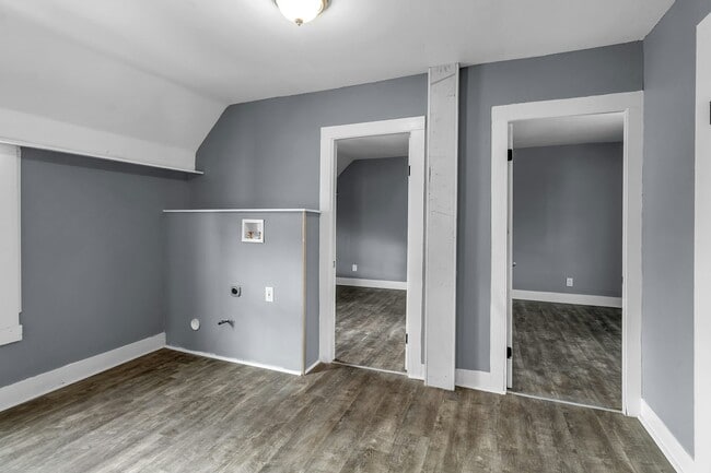 Building Photo - 144 Sidway St