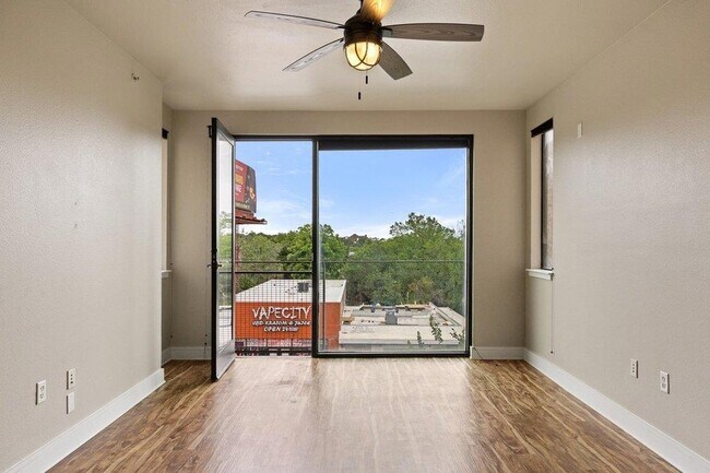 Building Photo - 3016 Guadalupe St