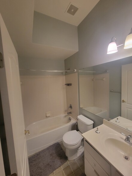 Building Photo - 664 Rivers Breeze Dr