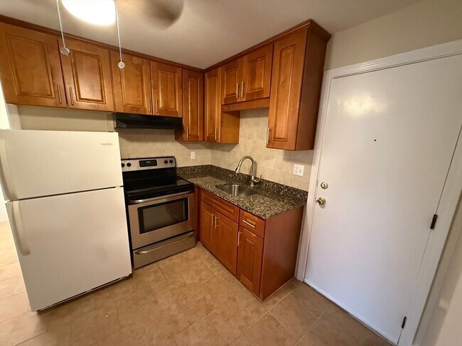 Building Photo - 7 Cottage St