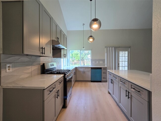 Building Photo - 3434 Streamside Ln