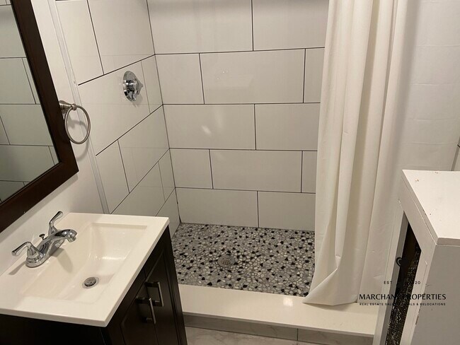 Building Photo - 40 Newton St