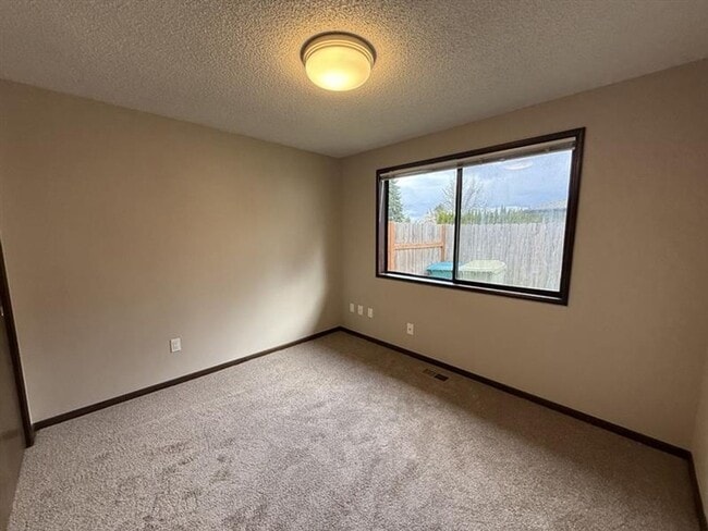 Building Photo - 18807 SW Butternut St