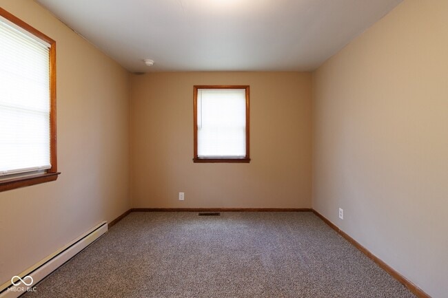 Building Photo - 923 Hattie Dr