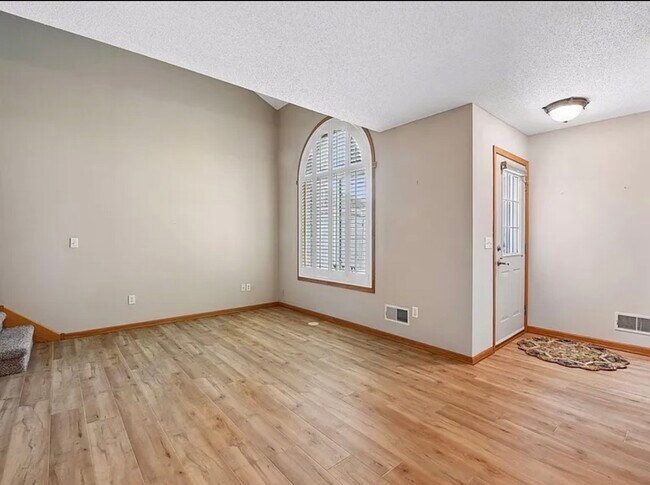 Building Photo - 1003 Heather Ln