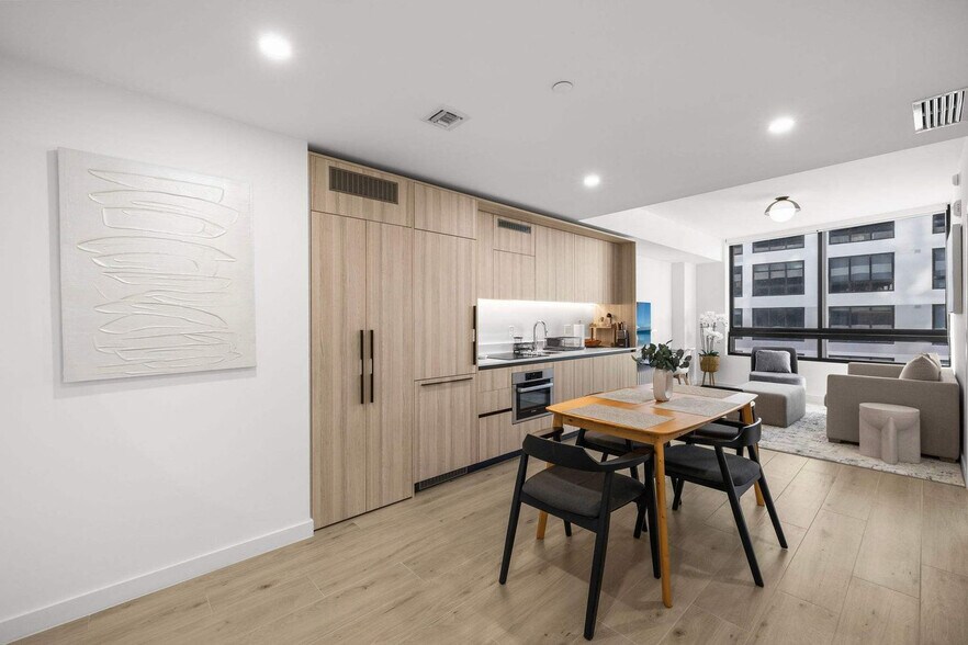 Building Photo - 225 N Miami Ave