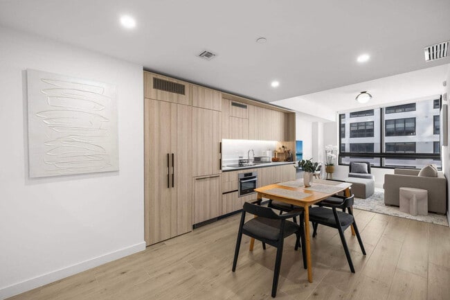 Building Photo - 225 N Miami Ave