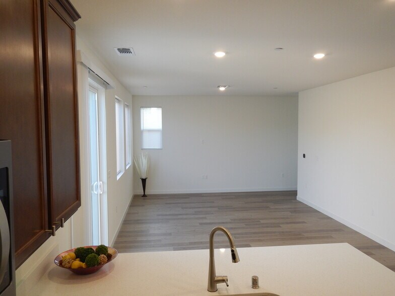 Building Photo - 3613 Misty Lake Dr