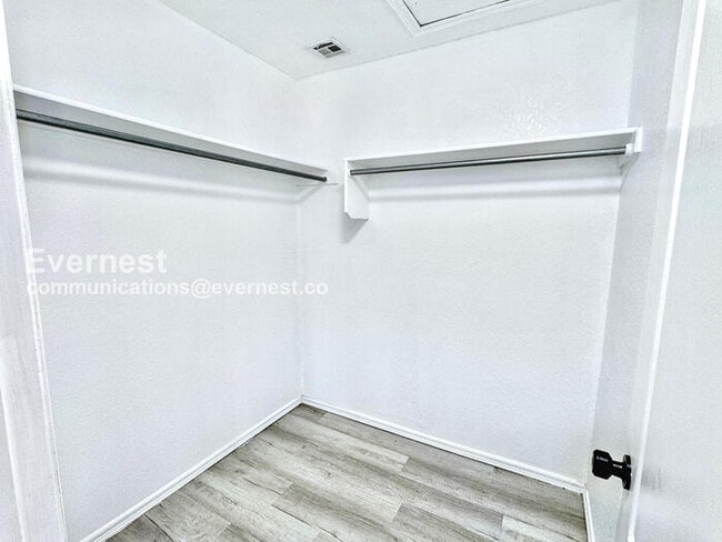 Building Photo - 4019 W 103rd Ct S