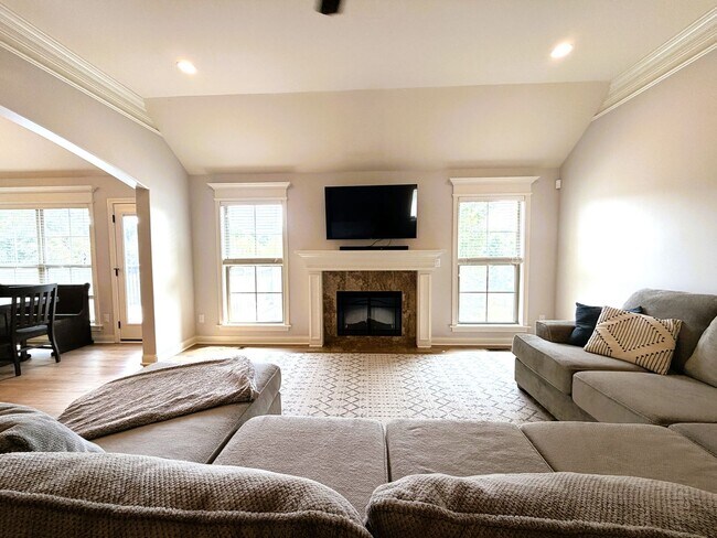 Building Photo - 8123 Autumn Dr