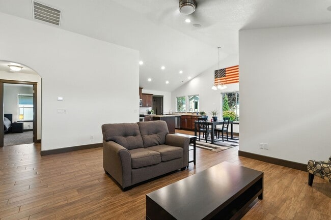 Building Photo - Gorgeous Hayden Home For Rent!