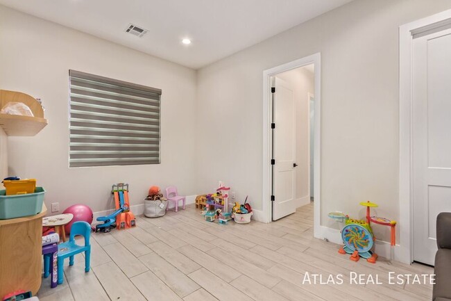 Building Photo - 15532 E Palo Brea Ln
