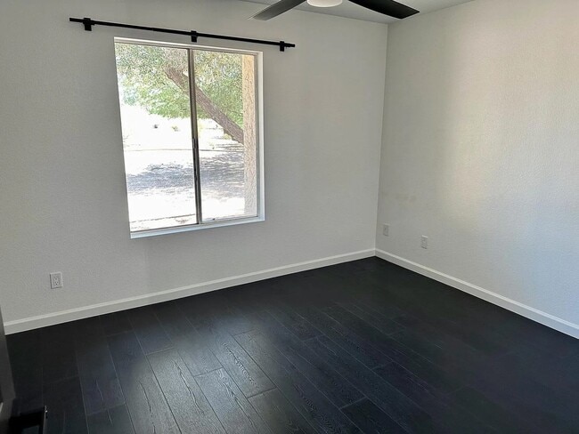 Building Photo - Beautiful single level townhome in Moon Valley!