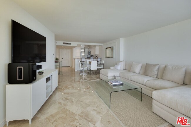 Building Photo - 4267 Marina City Dr