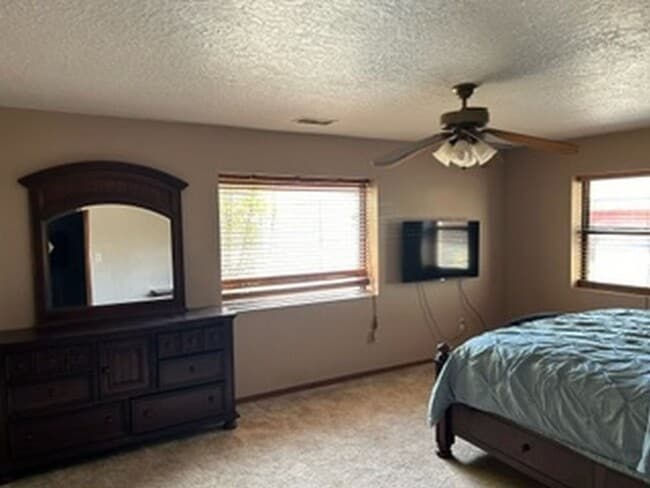 Building Photo - FURNISHED RENTAL, 3 bedroom with 4 car garage