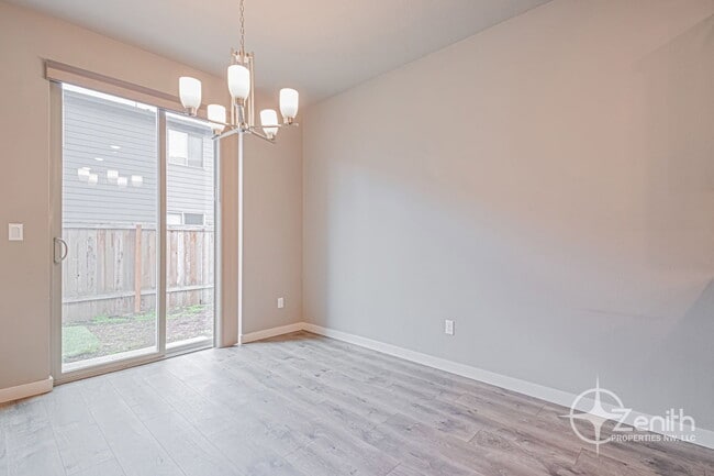 Building Photo - 12323 NE 116th Way