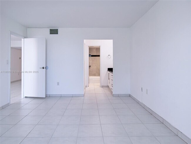 Building Photo - 2333 Brickell Ave