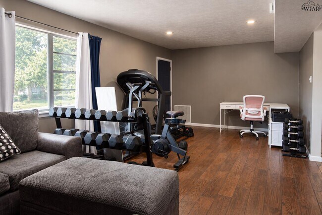 Building Photo - 4617 Sierra Madre Dr