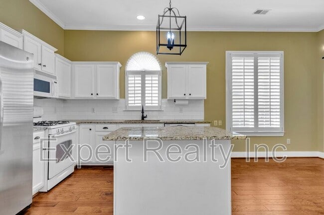 Building Photo - 6285 S Clubview Cir