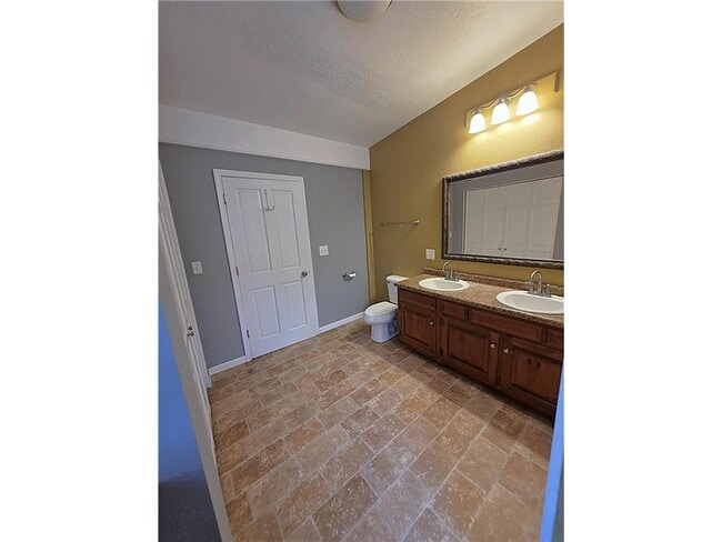 Building Photo - 206 2nd Ave