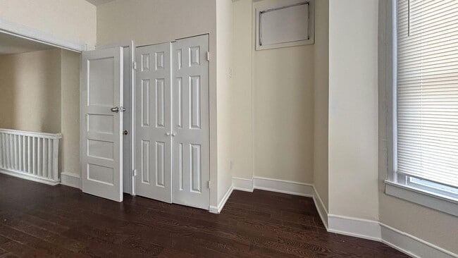 Building Photo - Newly Renovated 4BED 1.5BTH / Stainless Steel Appliances & Washer/Dryer Hookup!
