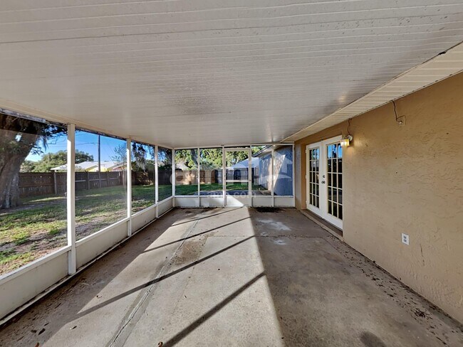 Building Photo - 1004 Lantana Dr