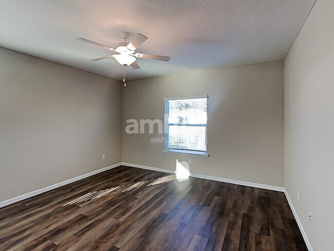 Building Photo - 150 Hemlock Pt