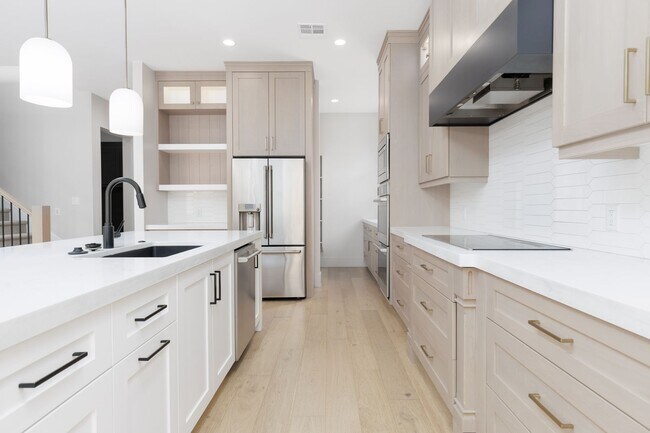 Building Photo - Wonderful 5 bedroom 4 bath home built by New Trend Construction